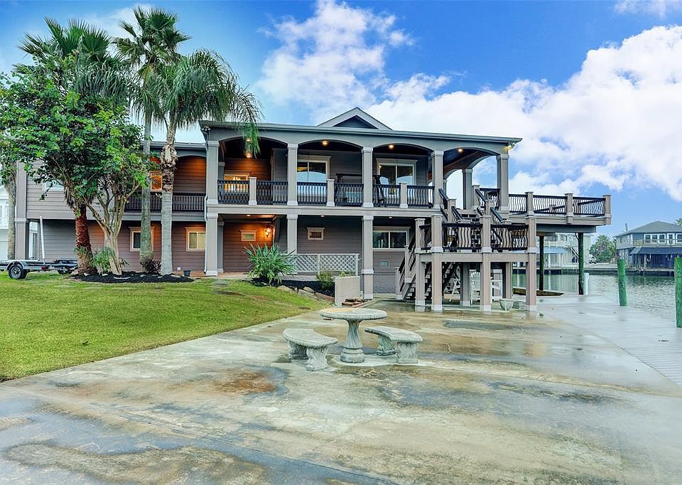 1st image of 1603 E Castaway Dr E