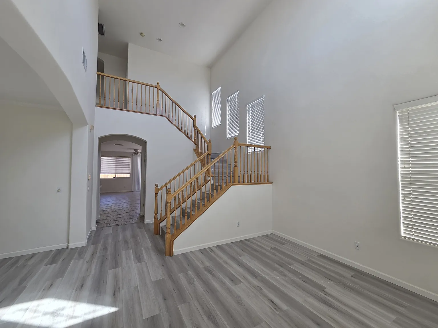 4 bed, 2428 sqft, $3,100 — Photo 2