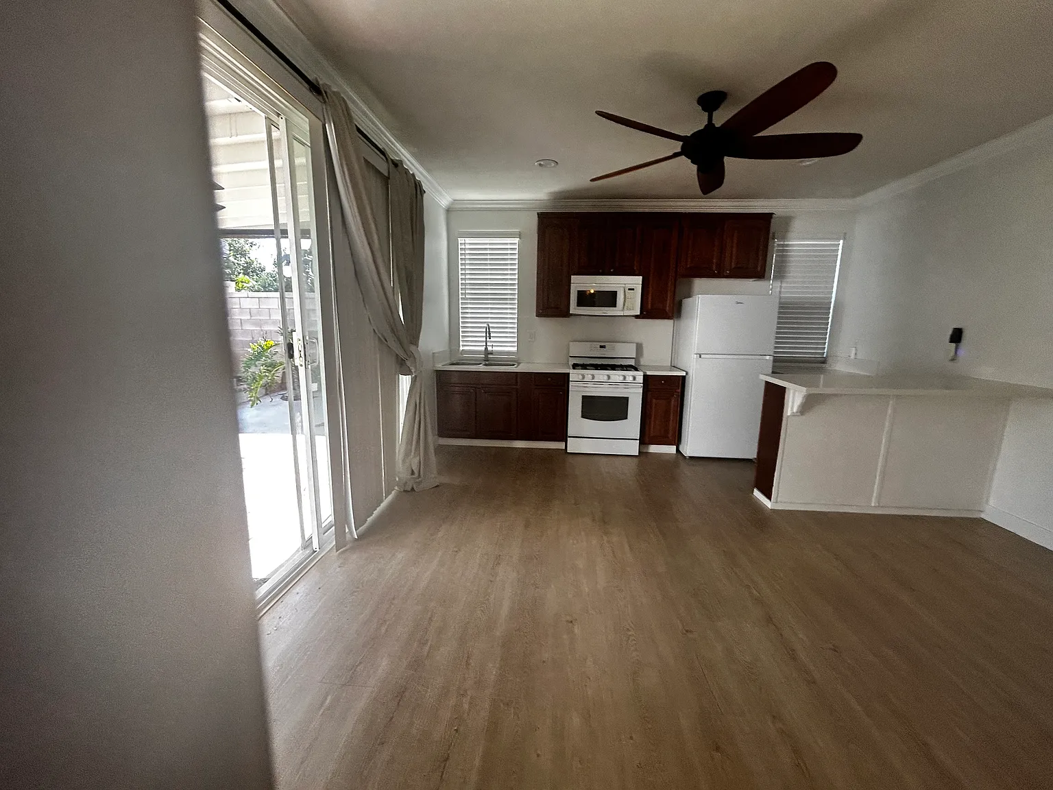 1 bed, 1000 sqft, $1,900 — Photo 2