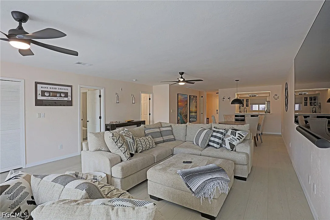 2 bed, 2.0 bath, 1455 sqft, $4,399 — Photo 4
