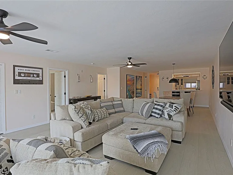 11921 Seabreeze Cove Ln #208 — Photo 4