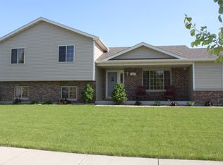 741 Country Squire Ct, Morris, IL 60450