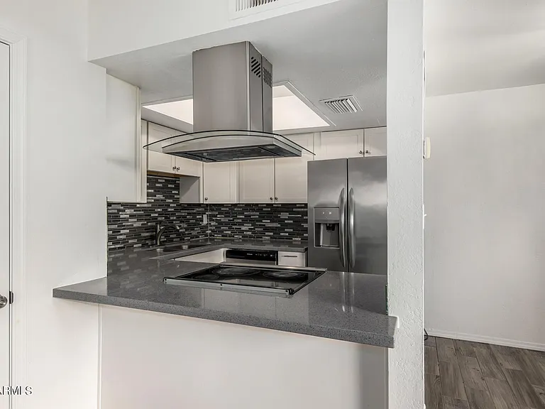 4718 W Orangewood Ave — Photo 10