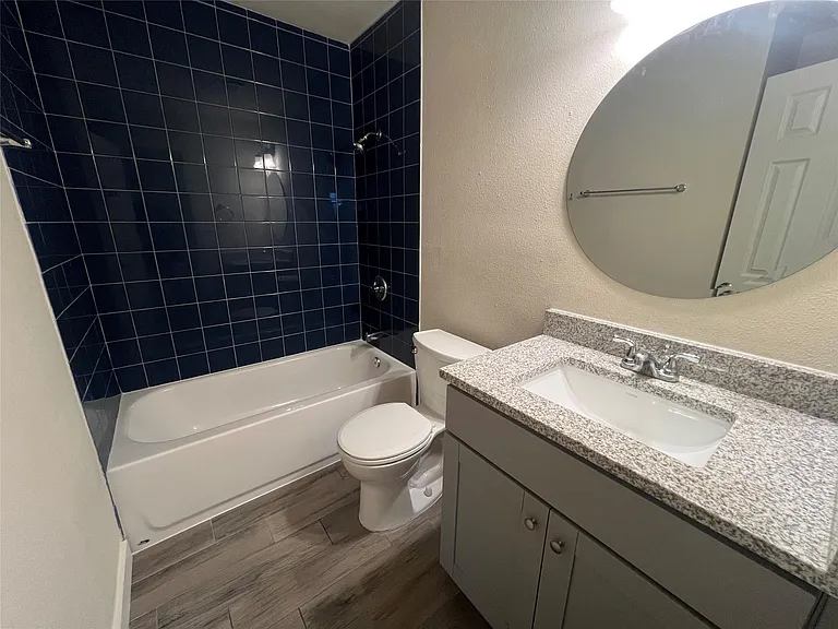 1310 Torres St — Photo 16
