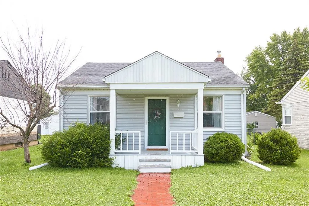 2033 Fisher Ave photo 1