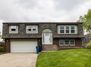 717 Cottonwood Dr, Dyer, IN 46311