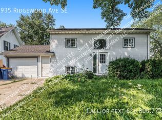 1935 Ridgewood Ave SE, Grand Rapids, MI 49506