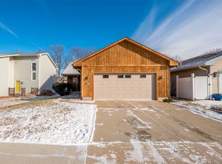 4511 83rd St, Urbandale, IA 50322