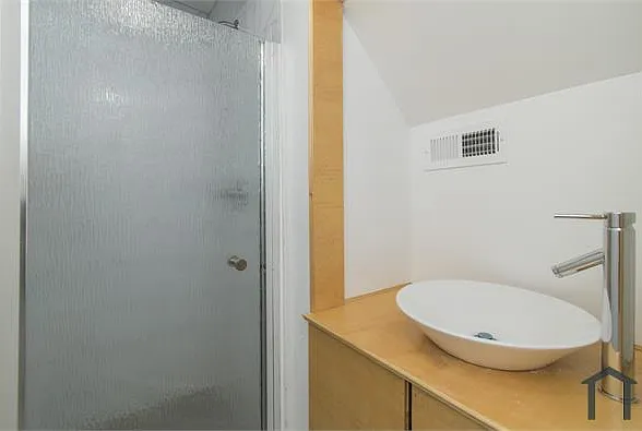 2225 W Lehigh Ave — Photo 17