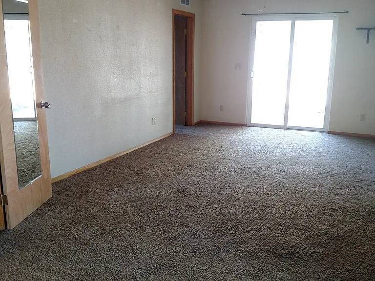1017 Cragmore Dr — Photo 7