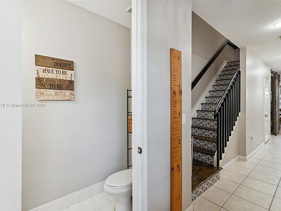 5th image of 1020 E Longport Cir #6B