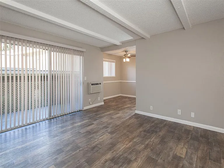 Shadow Oaks Apartment Homes — Photo 9
