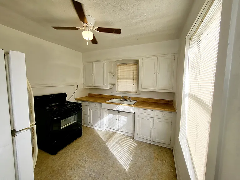 1007 S Main St #A — Photo 16