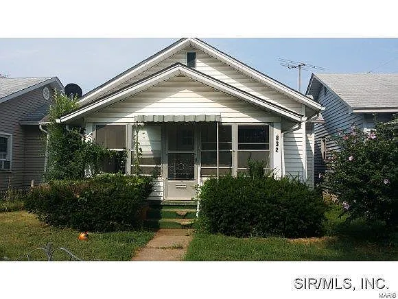 832 Condit St photo 1