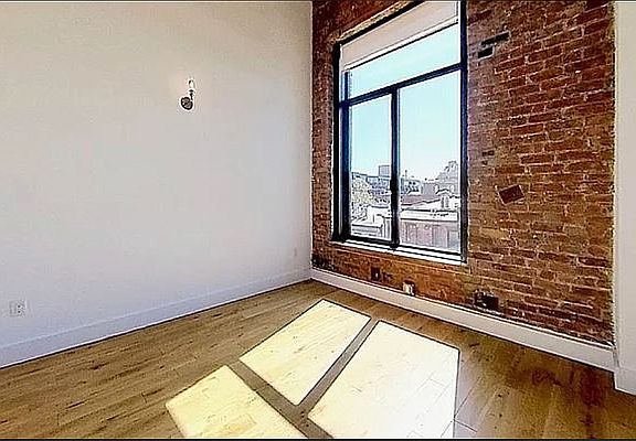3rd image of 139 N 10th St APT 3A