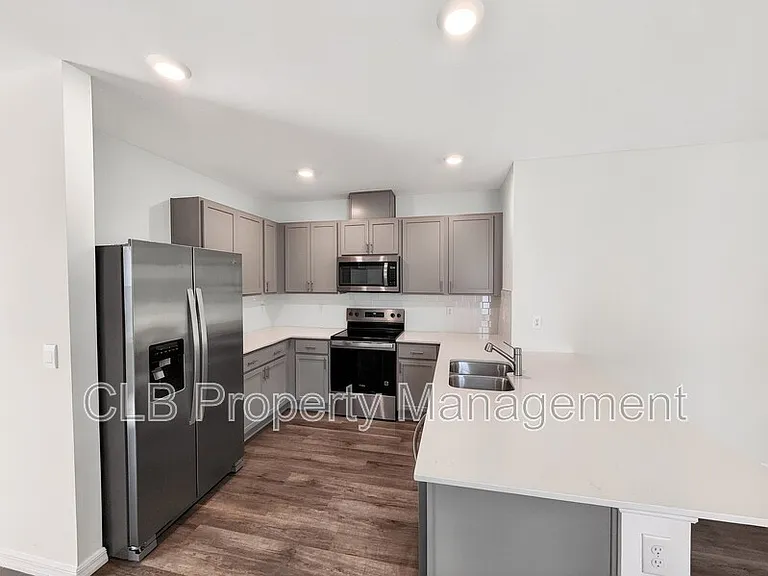 982 Commons Way — Photo 5