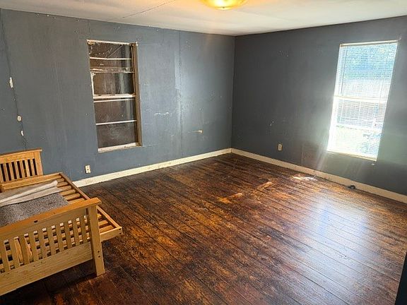 5th image of 1113 E Steiner St