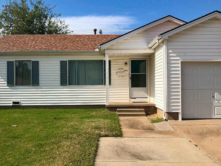 2705 Knox Dr — Photo 2
