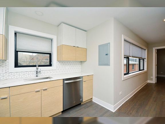 5th image of 5710 N Hermitage Ave Unit 304-5708-4