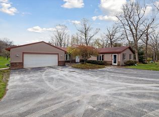 2075 Corlett Rd, Brighton, MI 48114