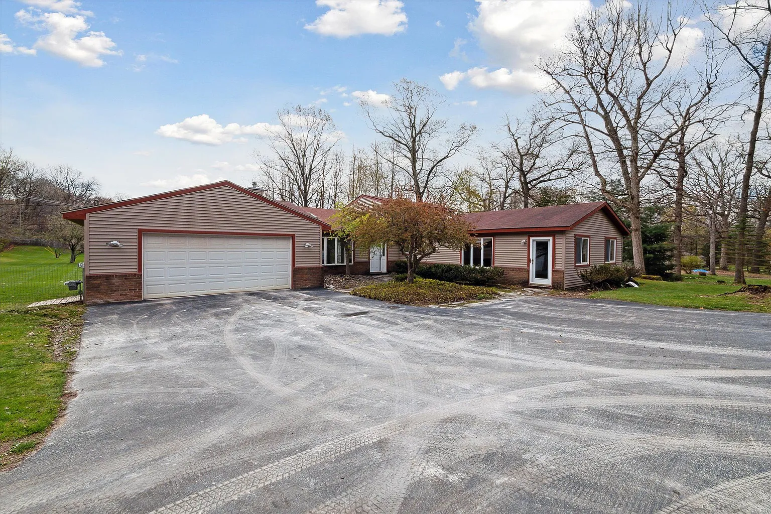 2075 Corlett Rd photo 1