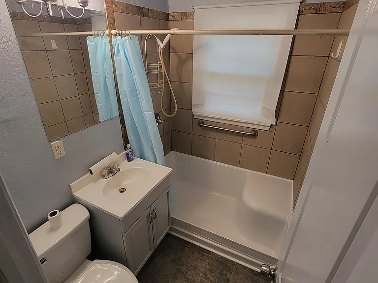 1222 N Chautauqua Ave — Photo 1
