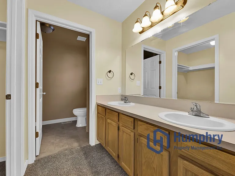 157 W Rockford St — Photo 20