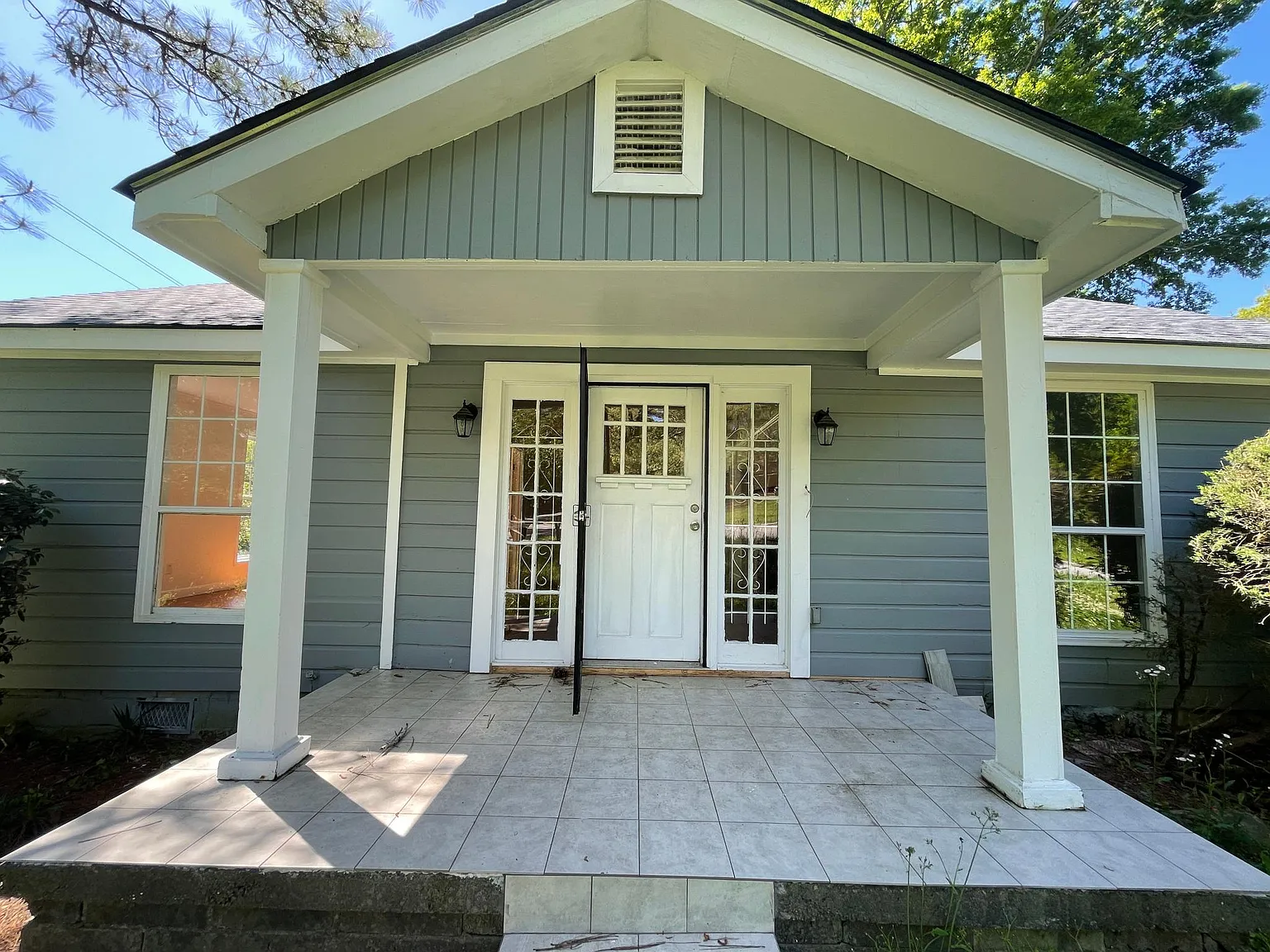 2 bed, 836 sqft, $1,800 — Photo 1