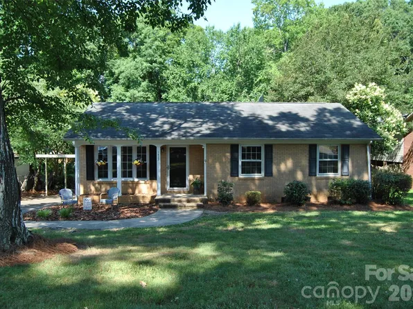 1427 Churchill Dr, Gastonia, NC 28054