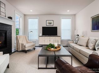 419 Pineway Dr, Ann Arbor, MI 48103