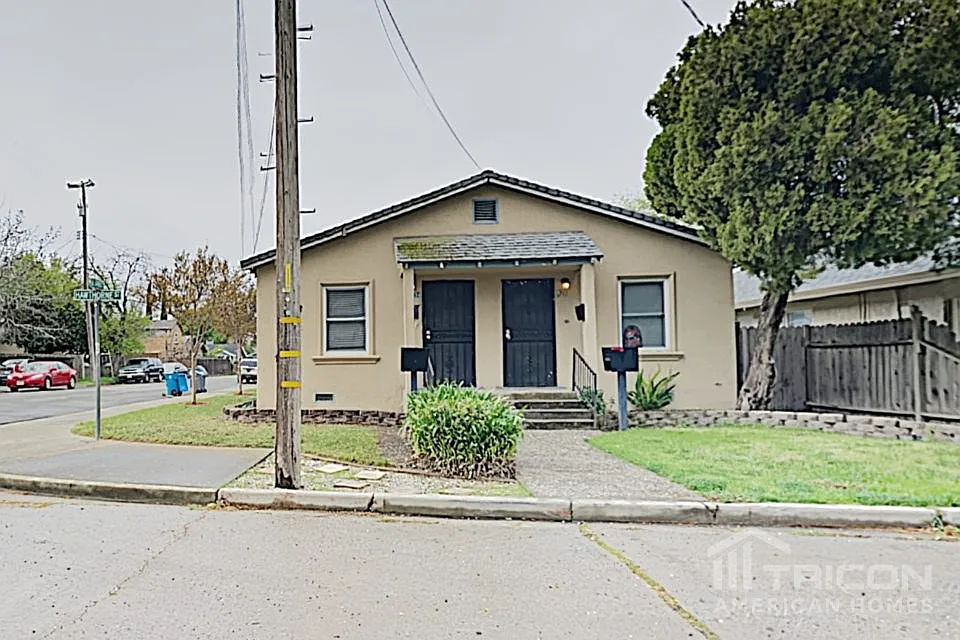534 Hawthorne St photo 1