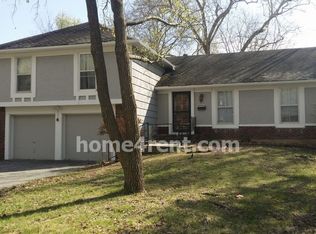 8213 W 97th Ter, Overland Park, KS 66212