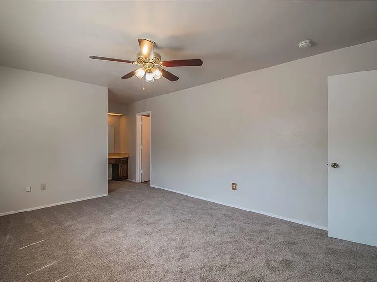 711 Edgemont Pl — Photo 18