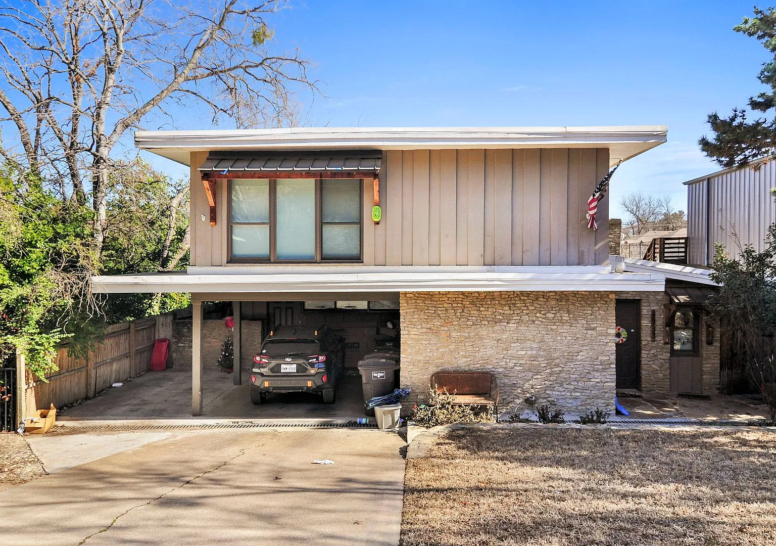 TCU-2733 Sandage Ave — Photo 4