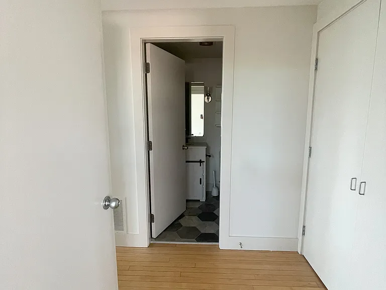 179 College St #1 — Photo 11