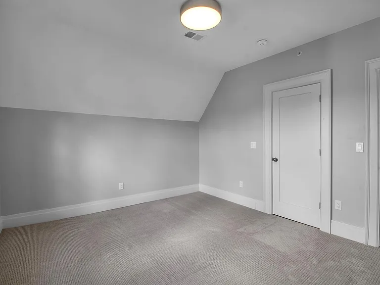 100 Richmond Ave #UPPER — Photo 39