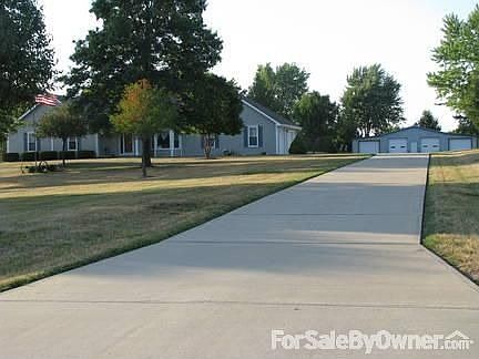 Entrance to Home : Home sits back off the road. Concrete drive.