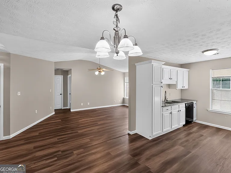22 Canterbury Dr — Photo 9