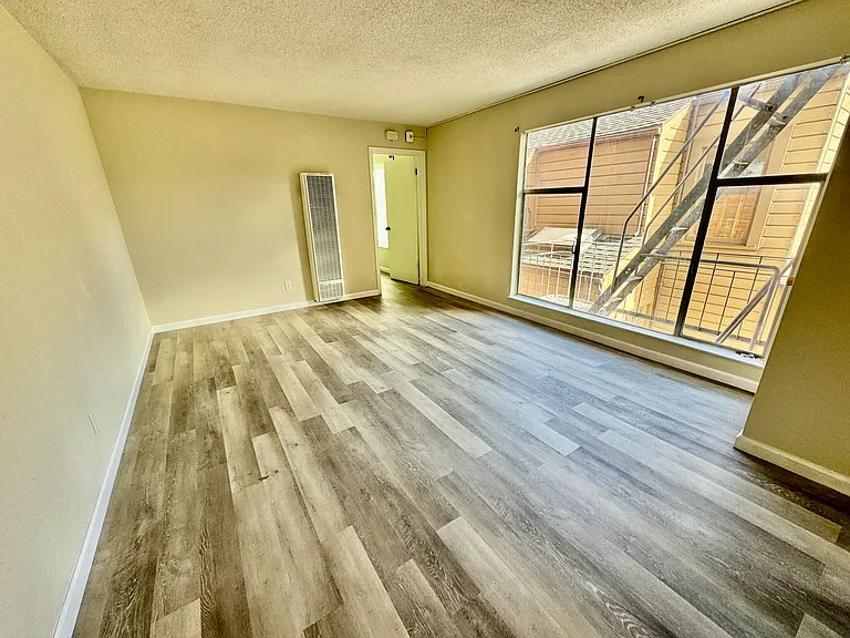 543 Buena Vista Ave West — Photo 5