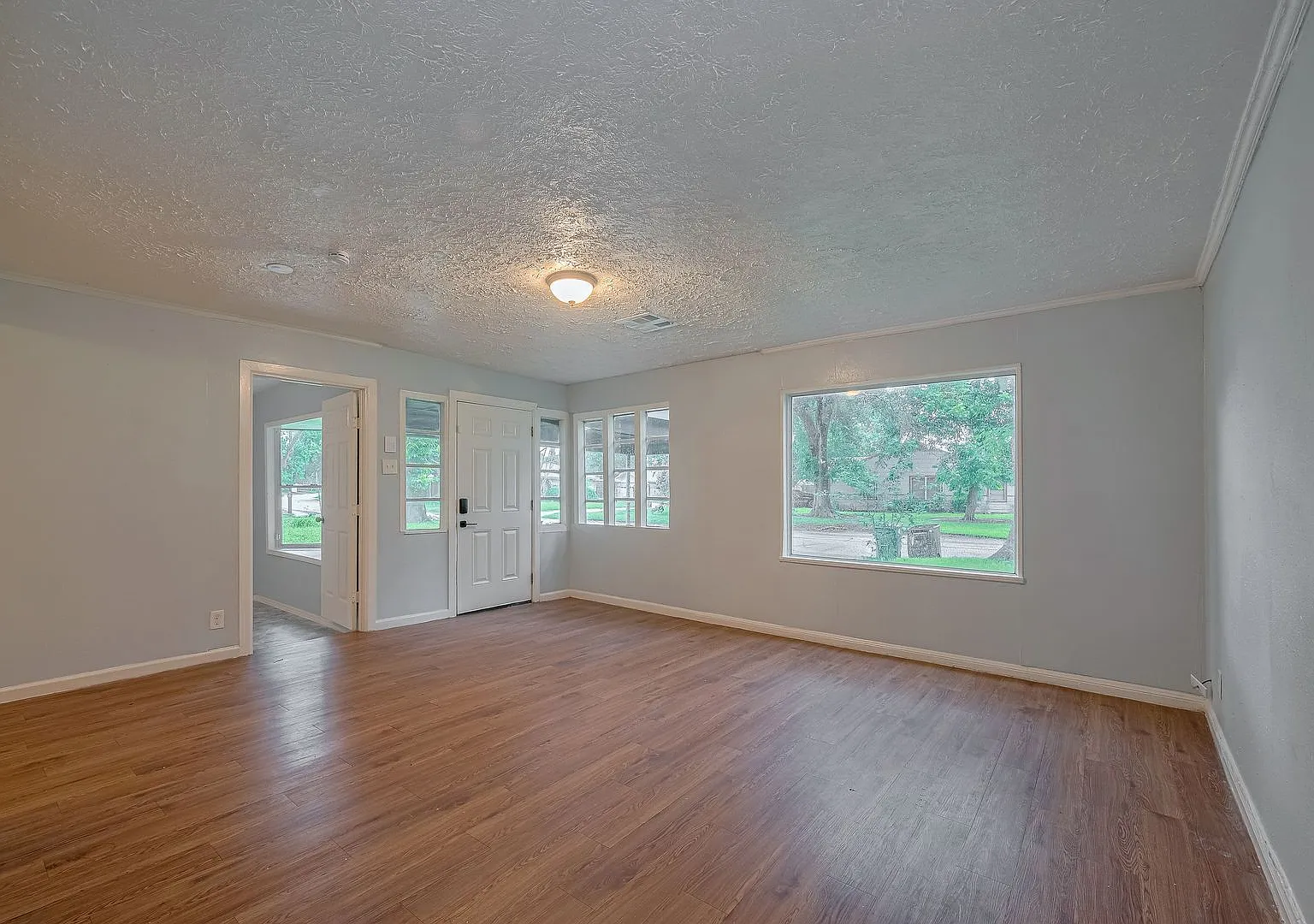 Affordable spacious 4bed/2bath single-family house! — Photo 4