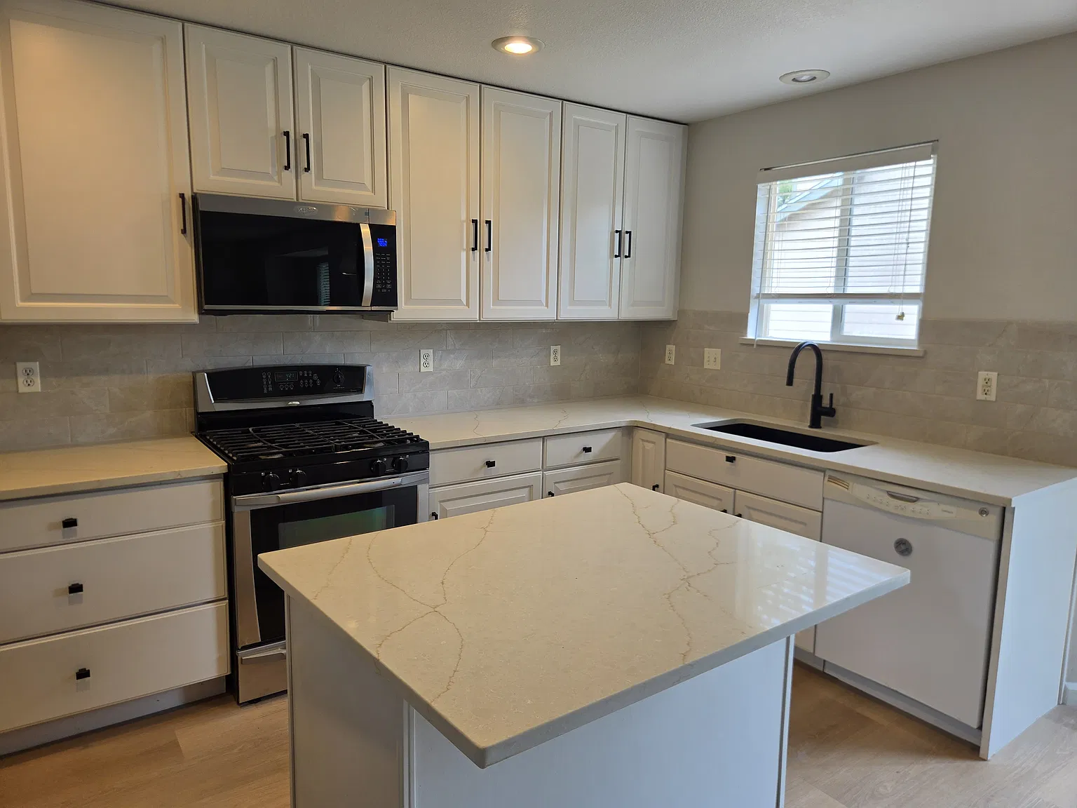 4 bed, 2.5 bath, 1759 sqft, $2,800 — Photo 3