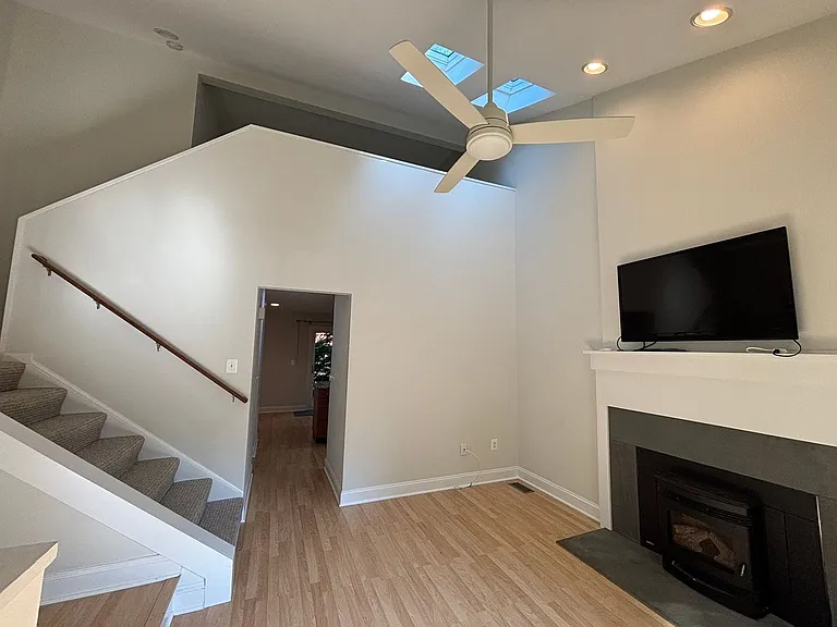1240 Youngs Farm Rd — Photo 3