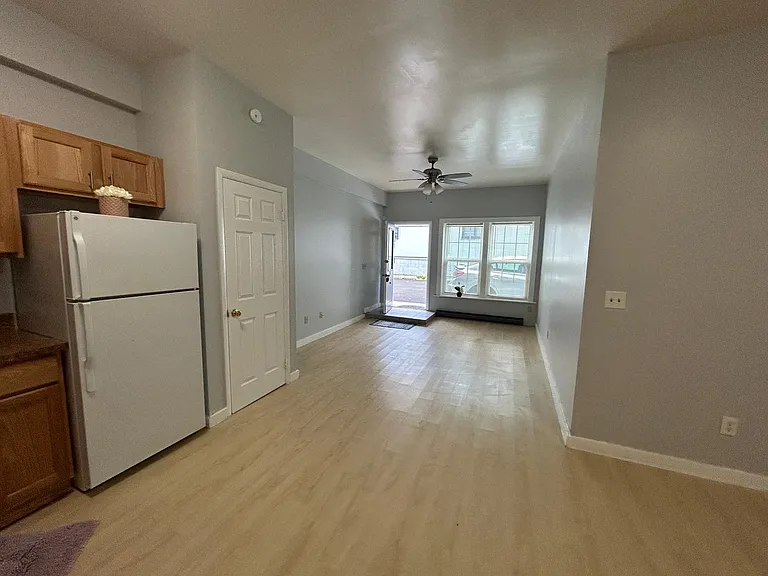 206 E Ayre St #15 — Photo 3