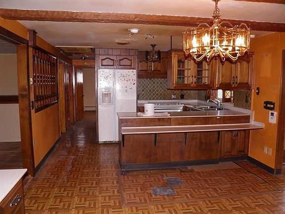 5th image of 65 Maribeth Dr