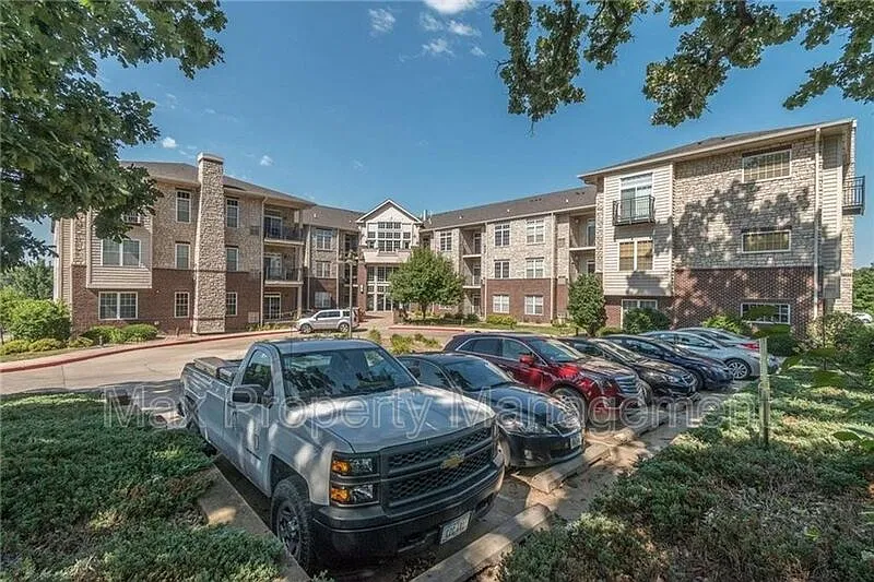 2 bed, 2.0 bath, 1415 sqft, $1,595 — Photo 4