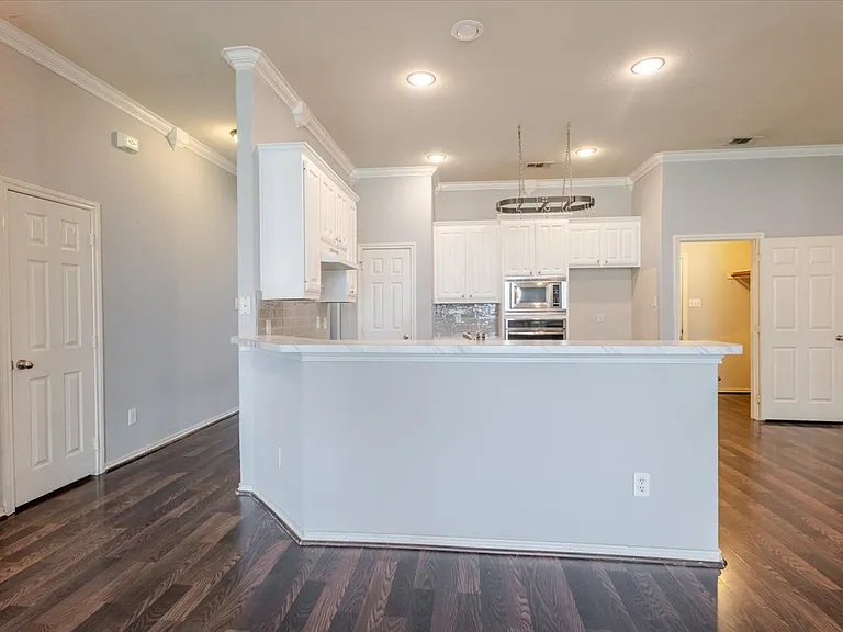 2720 Alpena Dr — Photo 6