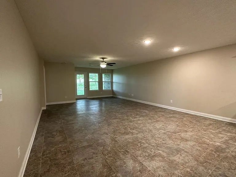333 Breckinridge Cir — Photo 2