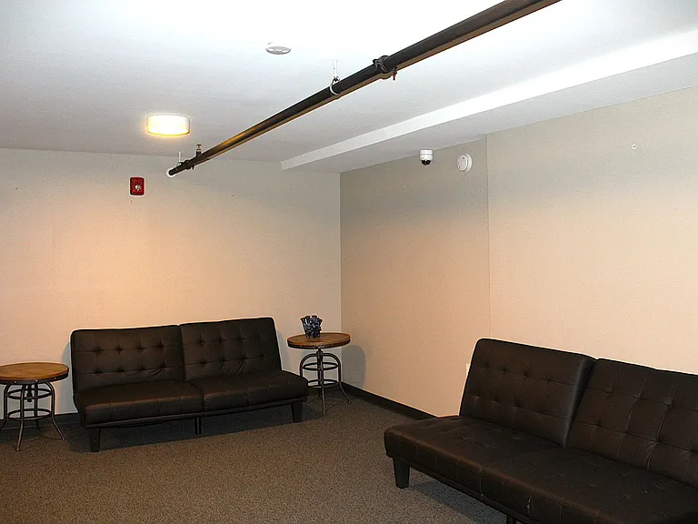 922 Elm St — Photo 8