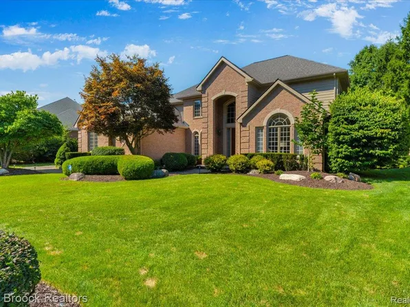 6324 Wildwood Ln, West Bloomfield, MI 48324
