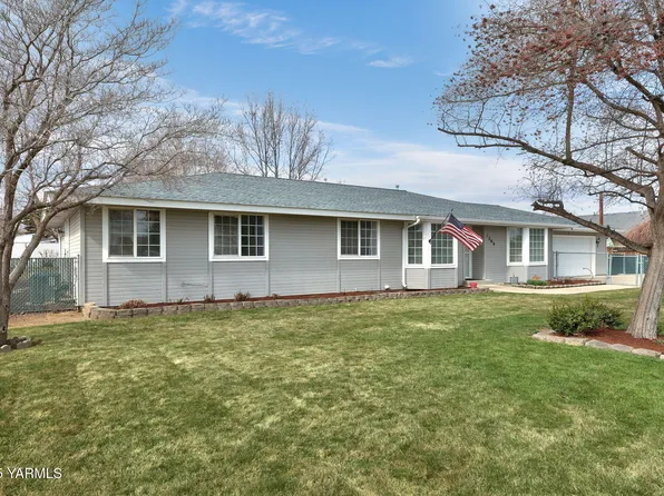 1206 S 43rd Ave, Yakima, WA 98908